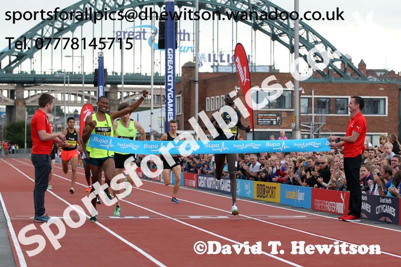 Homiyu Tesfaye beats Asbel Kiprop to win the One Mile, Great North CityGames. Photo: David T. Hewitson/Sports for All Pics